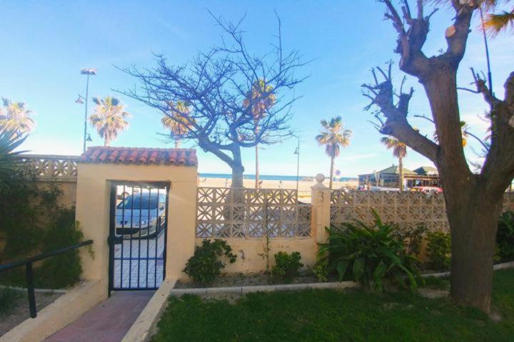 Apartamento En Primera Línea De Playa, Playamar Torremolinos